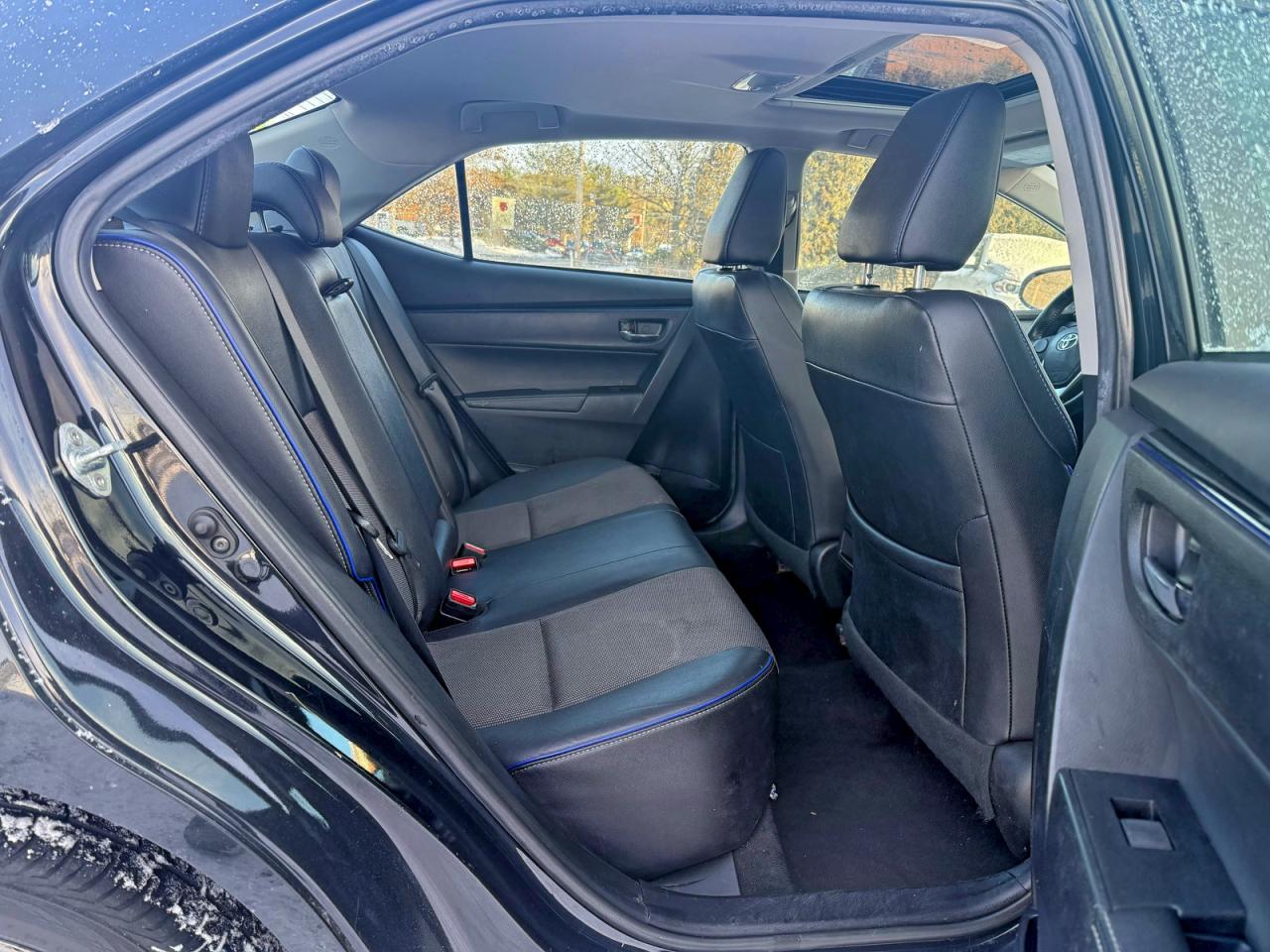2019 TOYOTA COROLLA L photo 6
