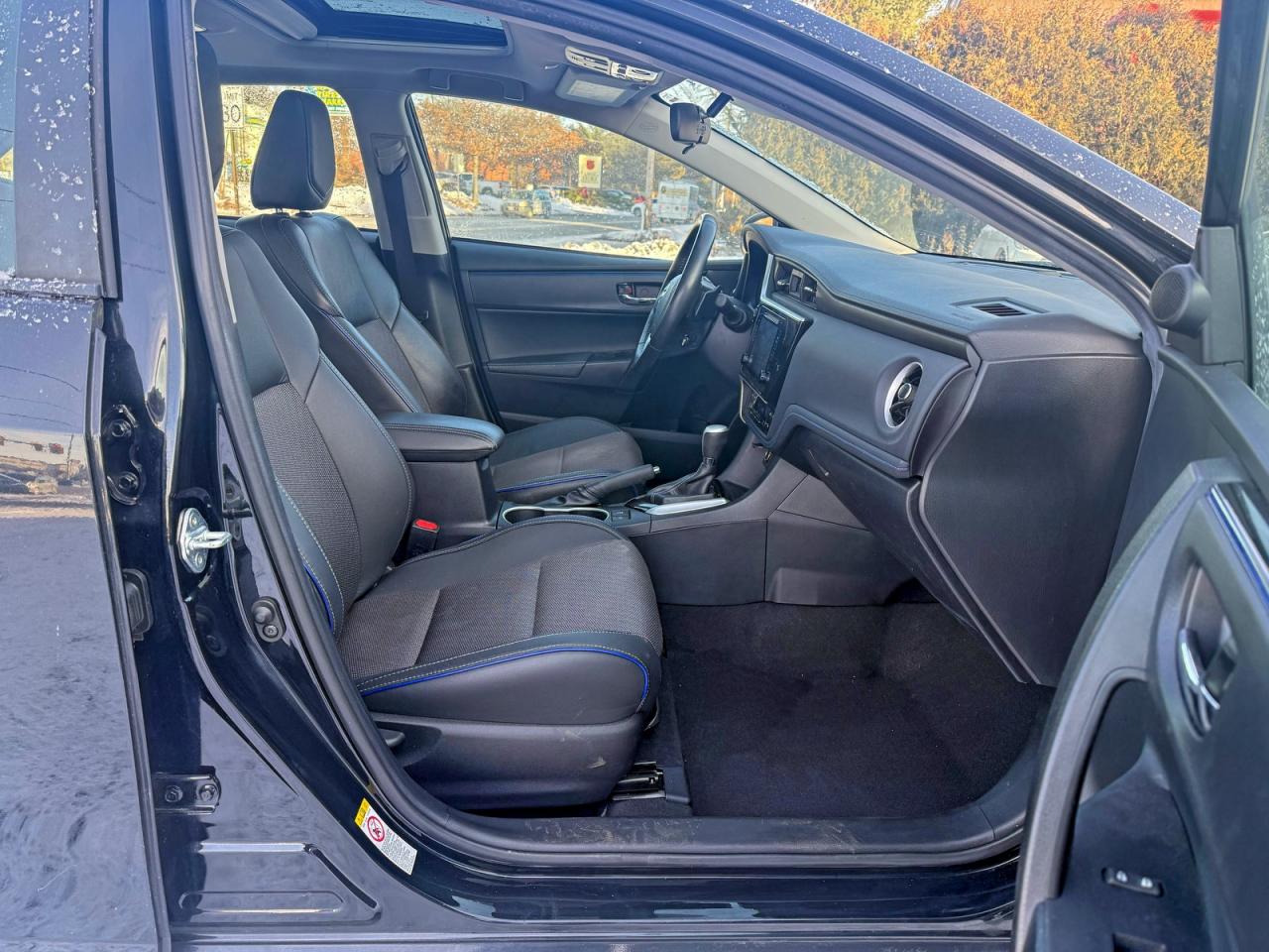 2019 TOYOTA COROLLA L photo 5