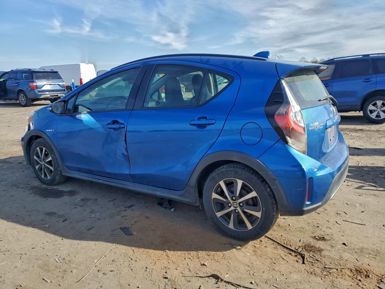2018 TOYOTA PRIUS C photo 2