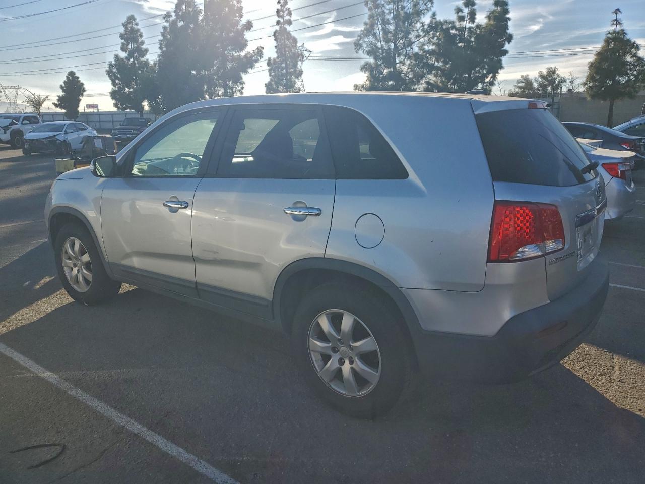 2011 KIA SORENTO BASE photo 2