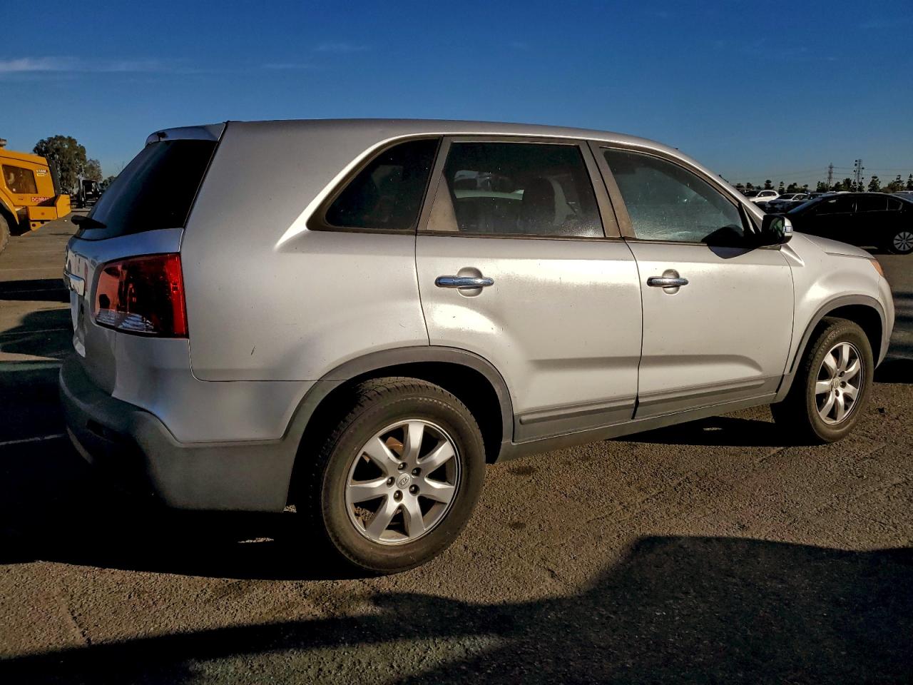 2011 KIA SORENTO BASE photo 3