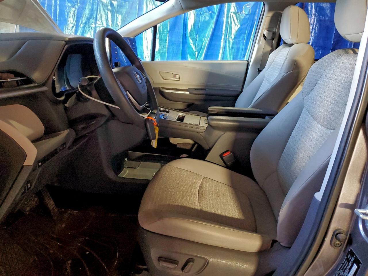 2021 TOYOTA SIENNA LE photo 19