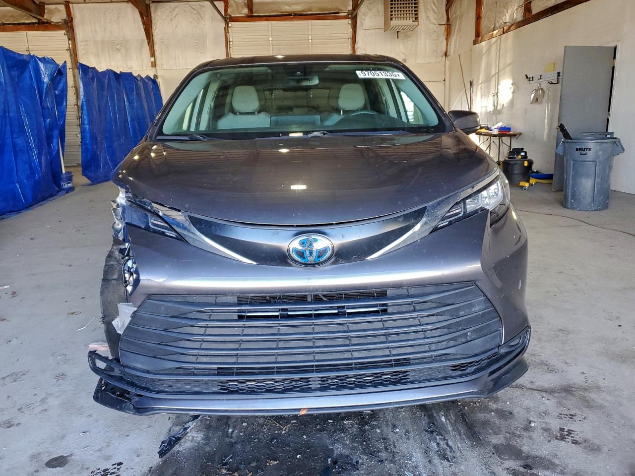 2021 TOYOTA SIENNA LE photo 13
