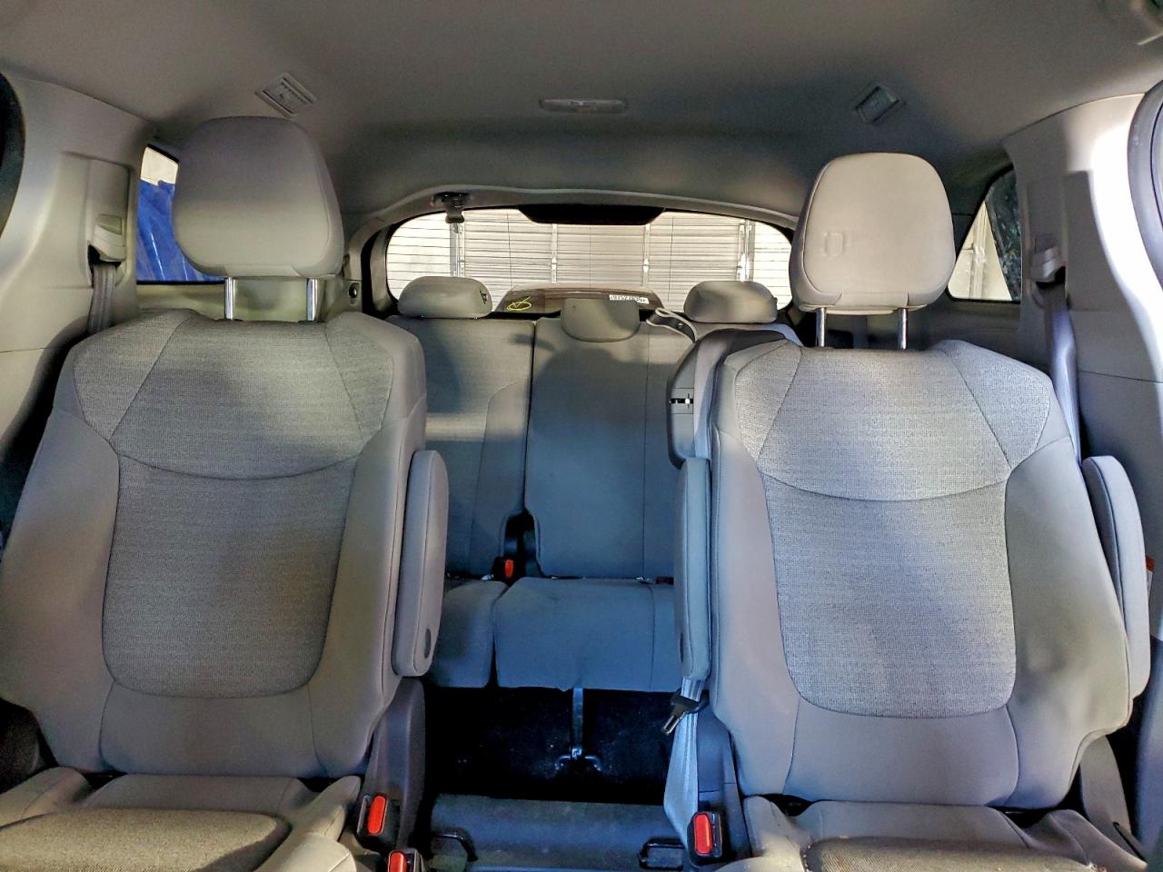 2021 TOYOTA SIENNA LE photo 28