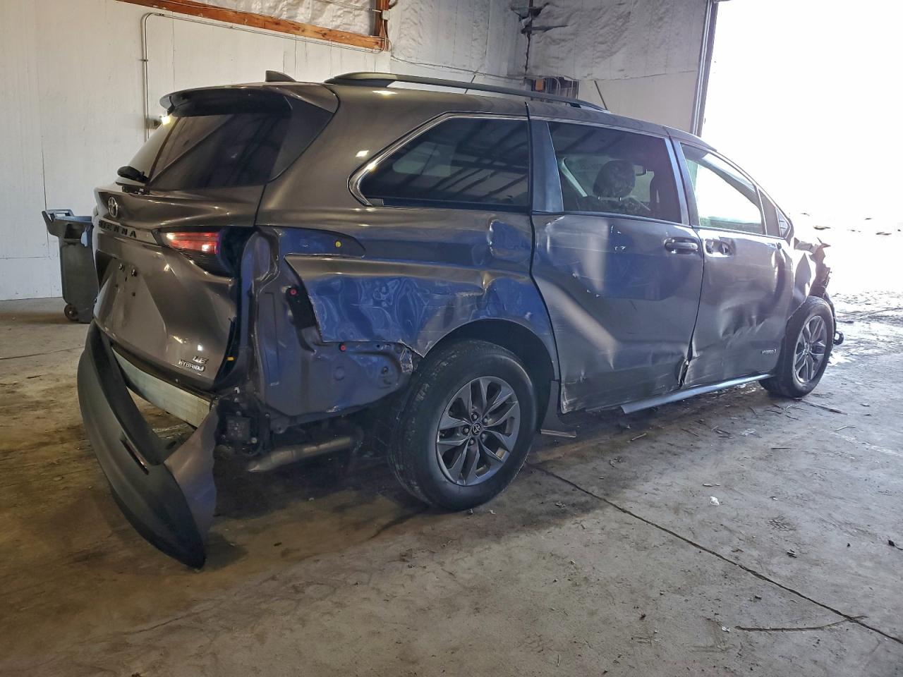 2021 TOYOTA SIENNA LE photo 7