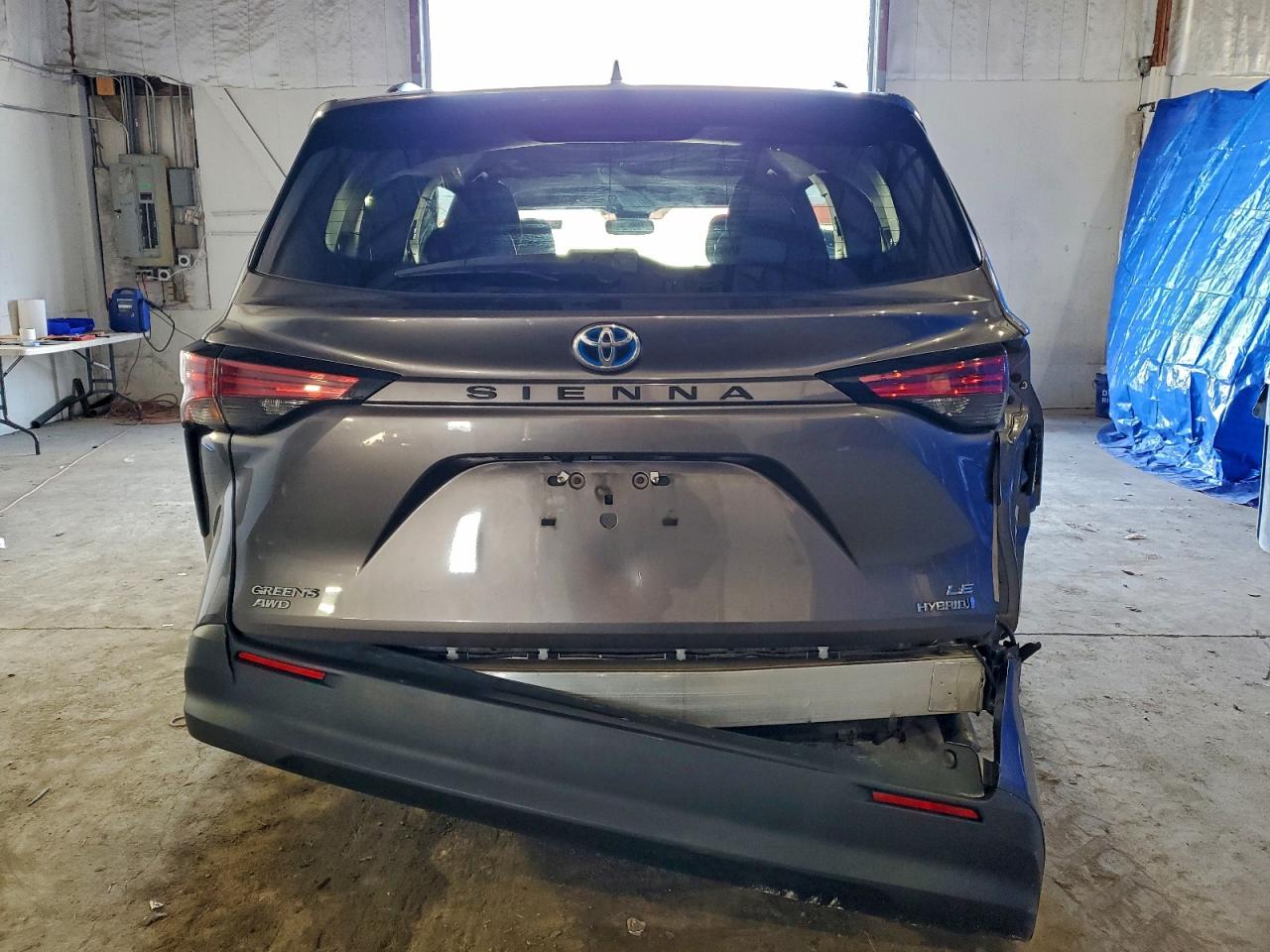 2021 TOYOTA SIENNA LE photo 16