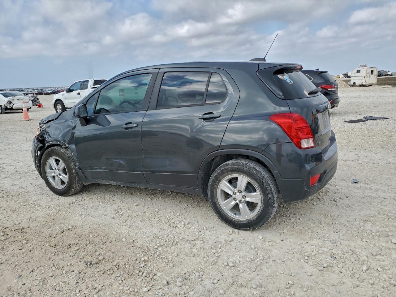 2020 CHEVROLET TRAX LS photo 3