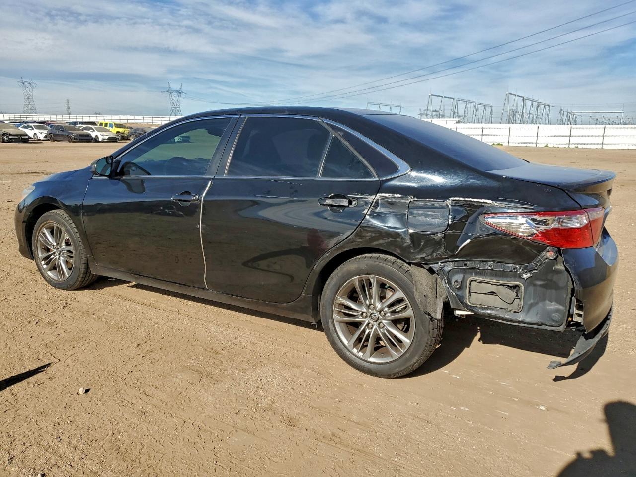 2015 TOYOTA CAMRY LE photo 2