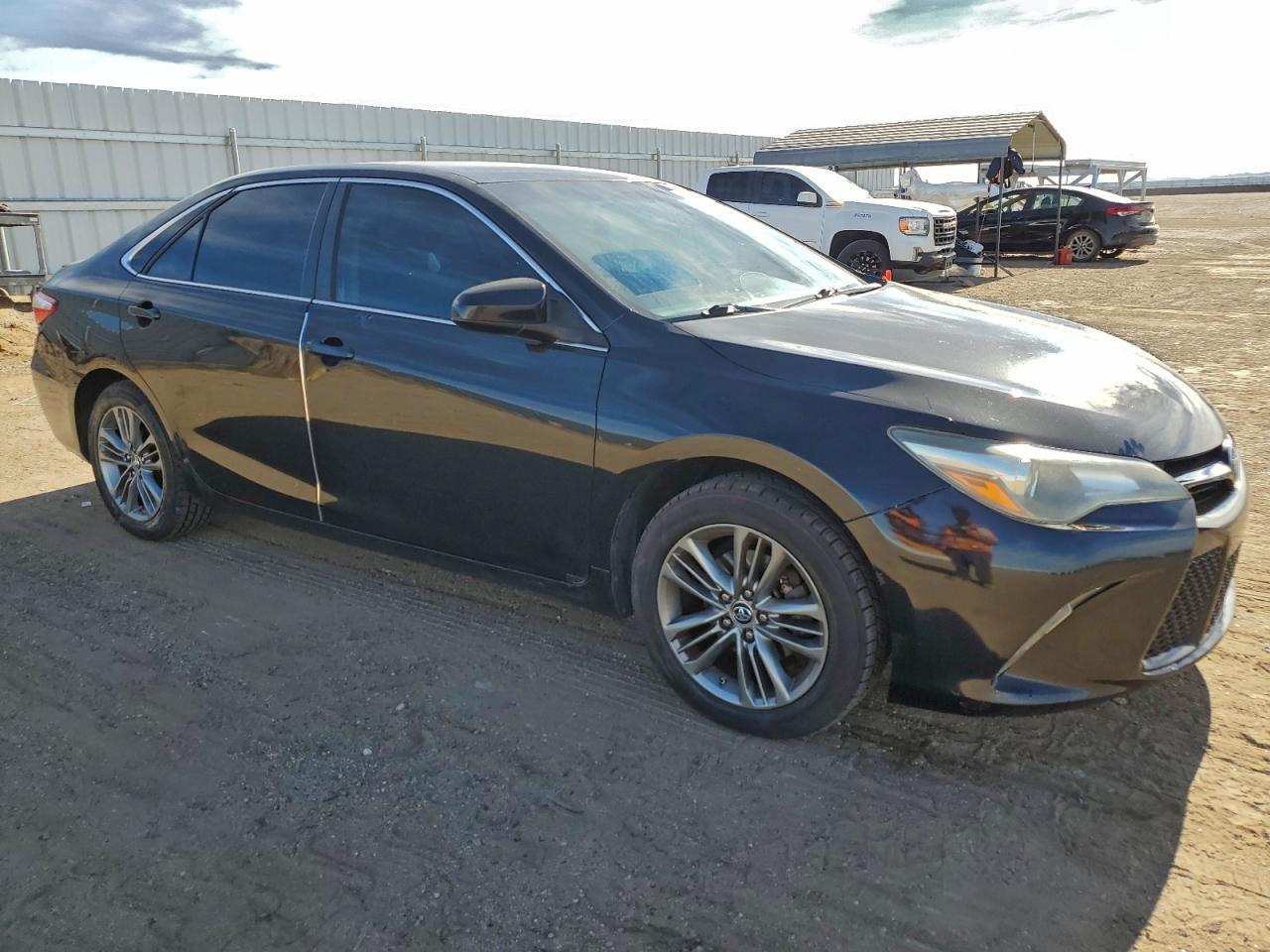2015 TOYOTA CAMRY LE photo 4