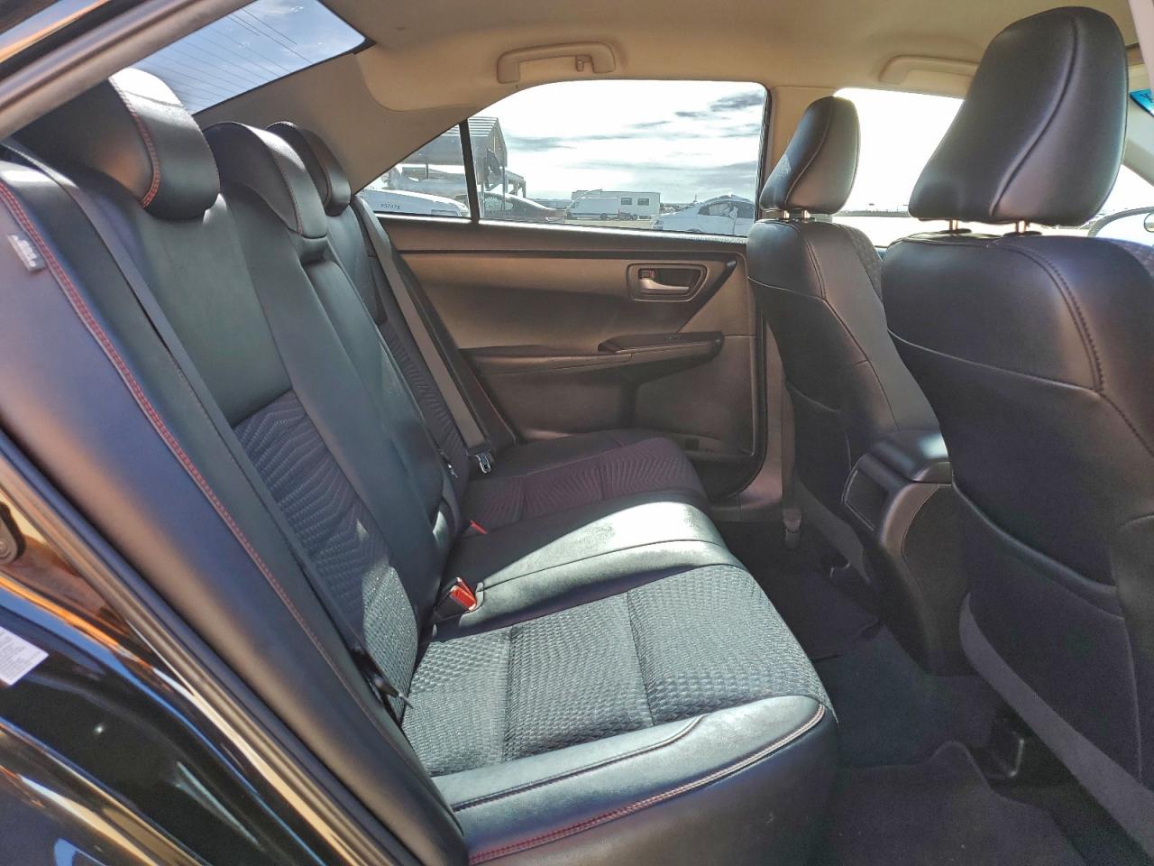 2015 TOYOTA CAMRY LE photo 10