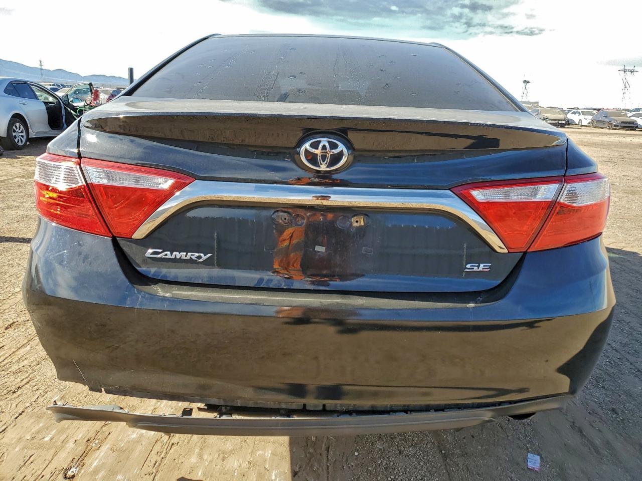2015 TOYOTA CAMRY LE photo 6