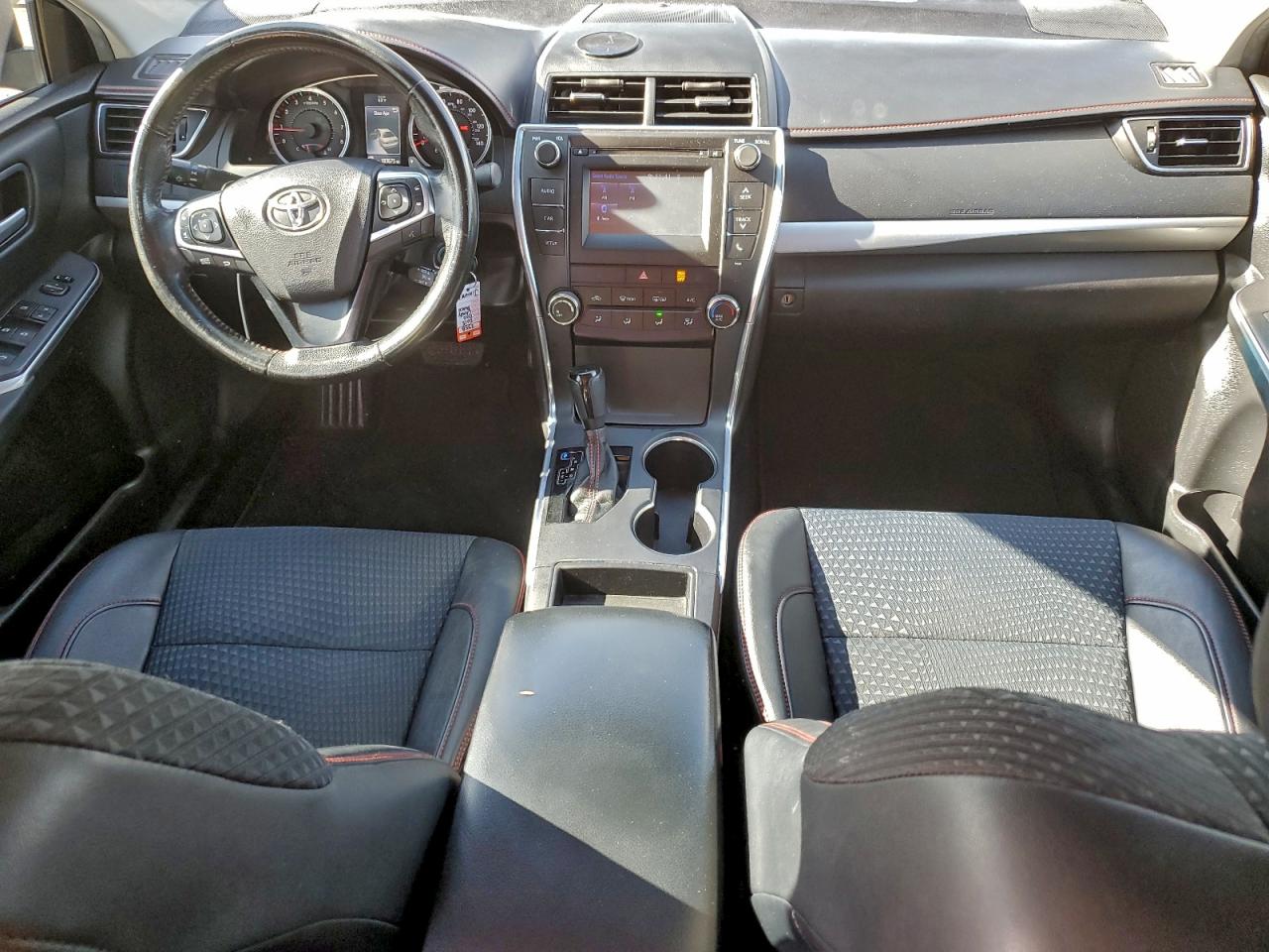 2015 TOYOTA CAMRY LE photo 8
