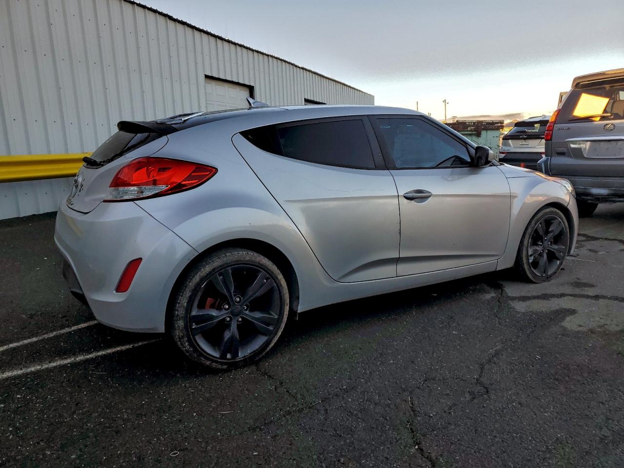 2017 HYUNDAI VELOSTER photo 3
