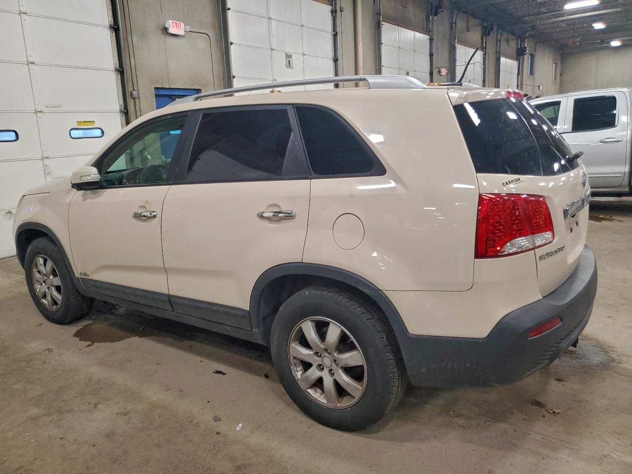 2011 KIA SORENTO BASE photo 2