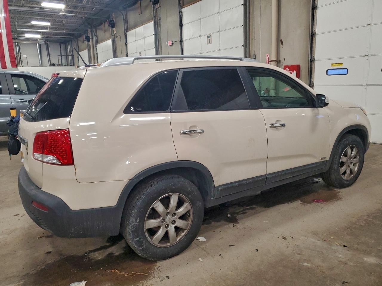 2011 KIA SORENTO BASE photo 3