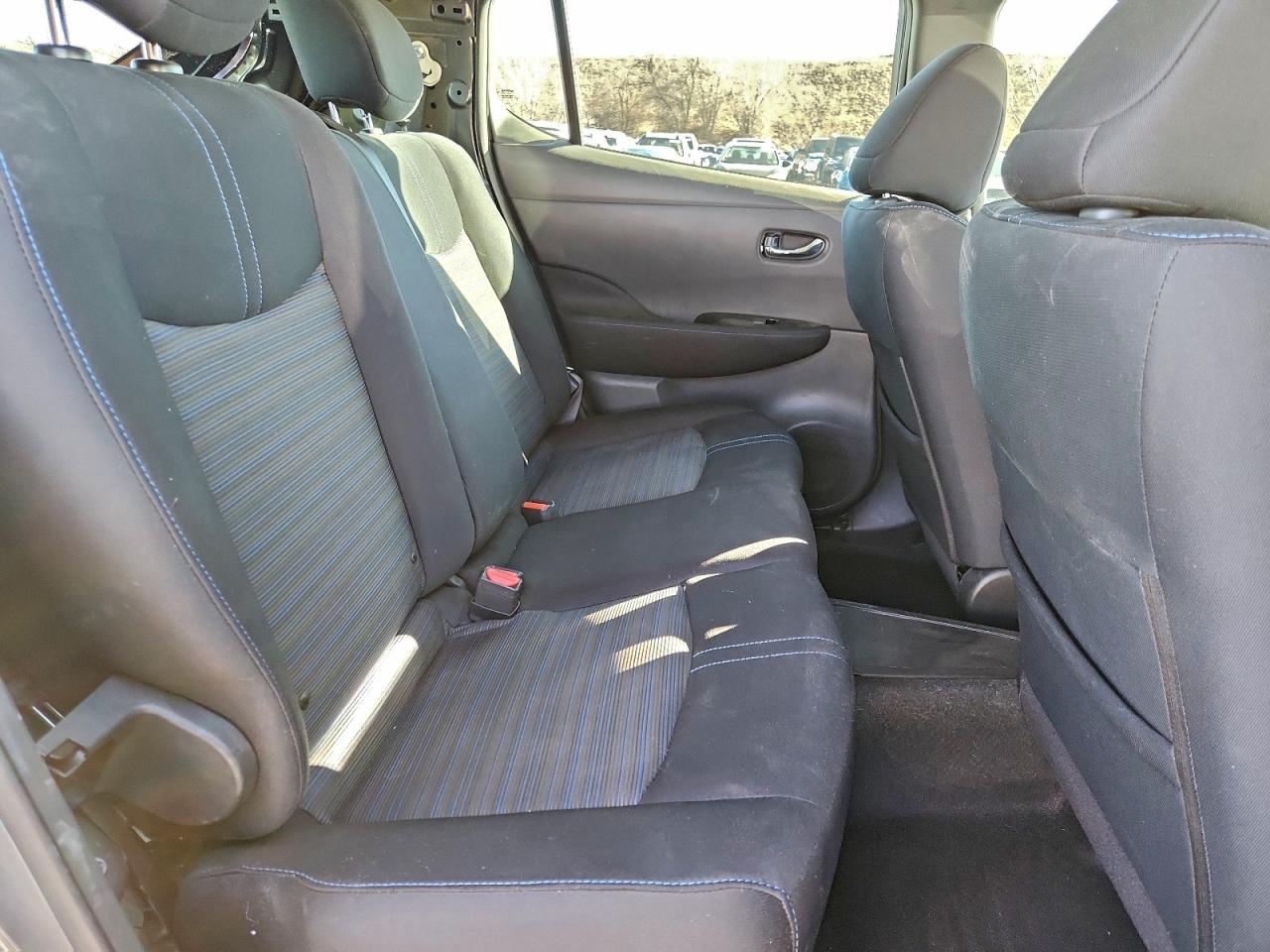2019 NISSAN LEAF S photo 10