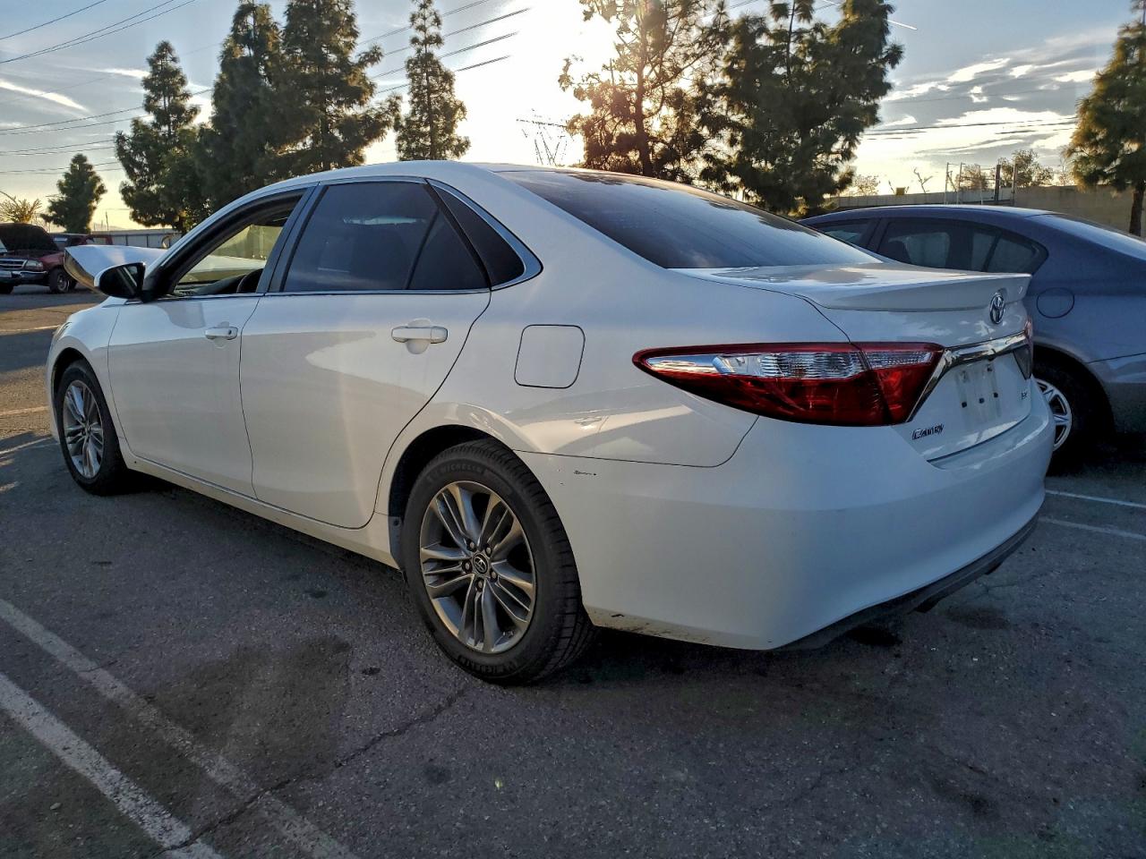 2015 TOYOTA CAMRY LE photo 2