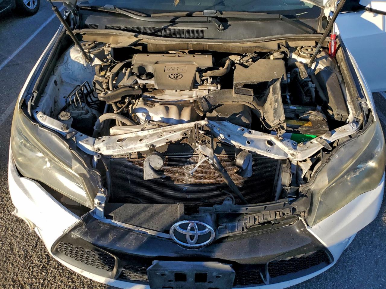 2015 TOYOTA CAMRY LE photo 11