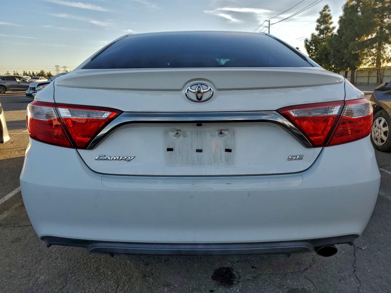 2015 TOYOTA CAMRY LE photo 6