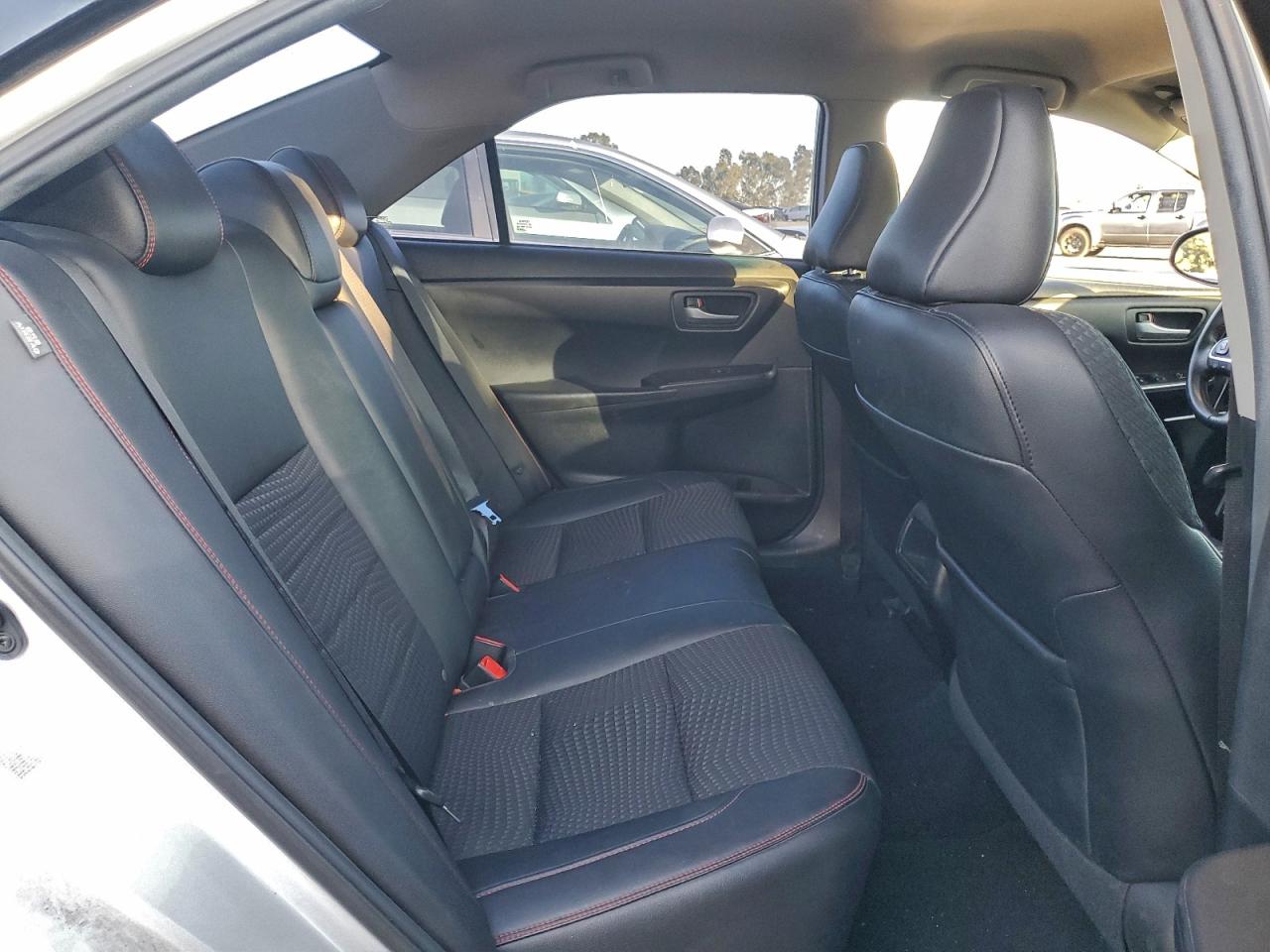 2015 TOYOTA CAMRY LE photo 10
