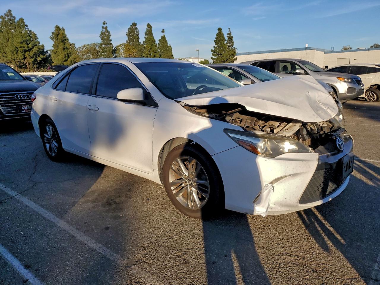 2015 TOYOTA CAMRY LE photo 4