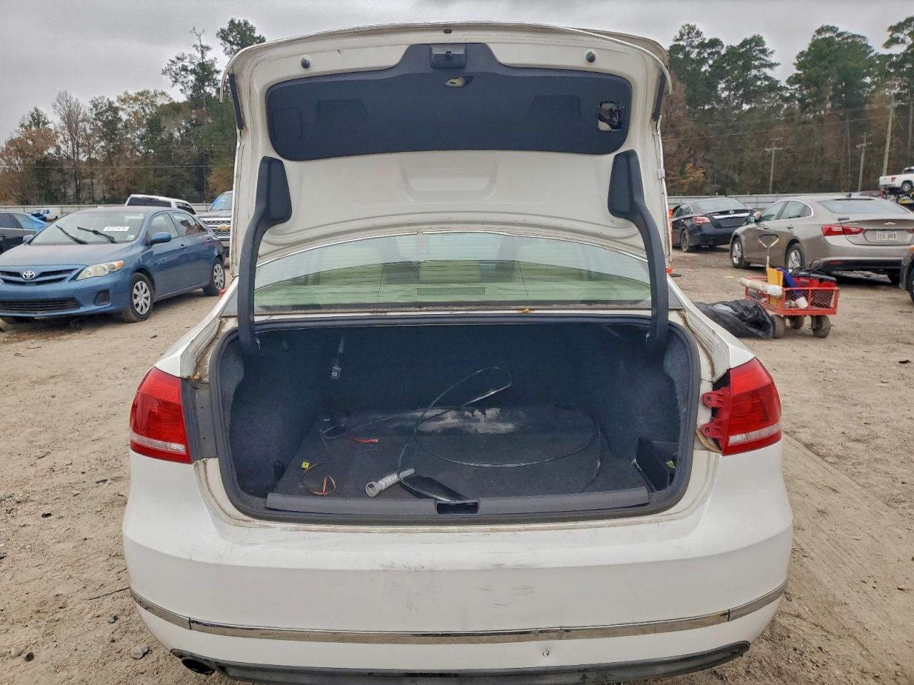 2014 VOLKSWAGEN PASSAT SE photo 6