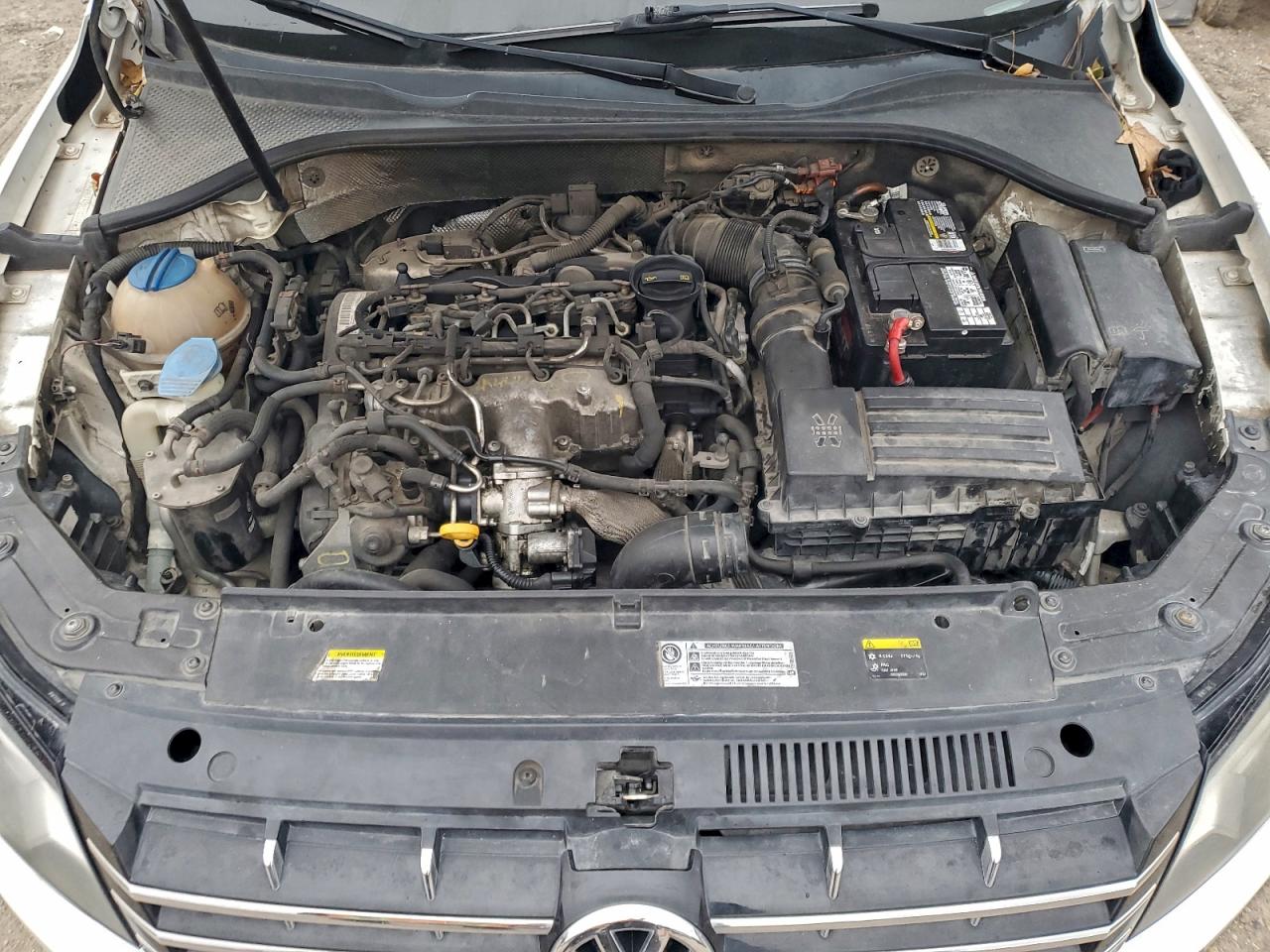 2014 VOLKSWAGEN PASSAT SE photo 11
