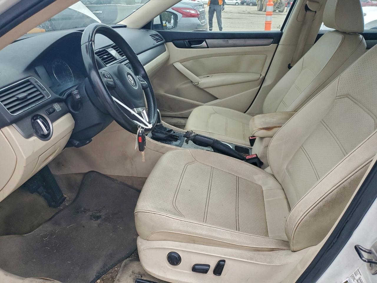 2014 VOLKSWAGEN PASSAT SE photo 7