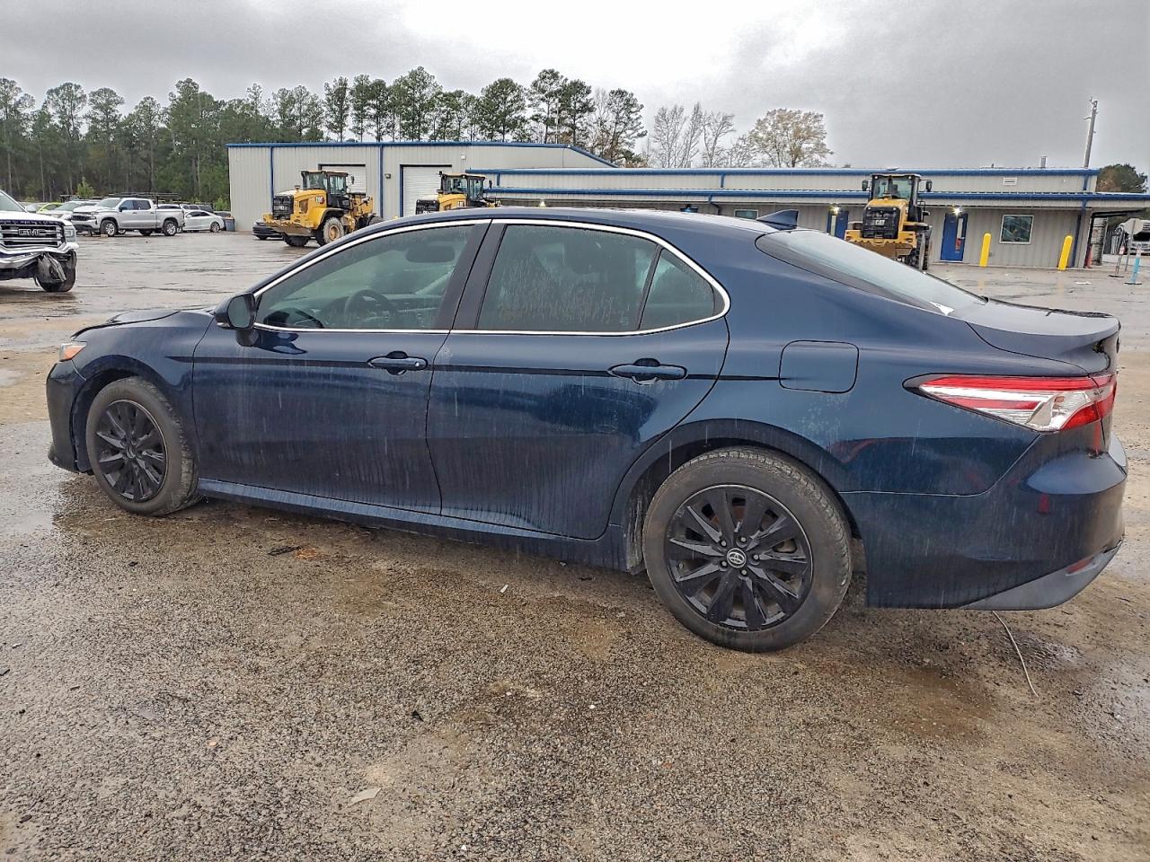 2019 TOYOTA CAMRY L photo 2