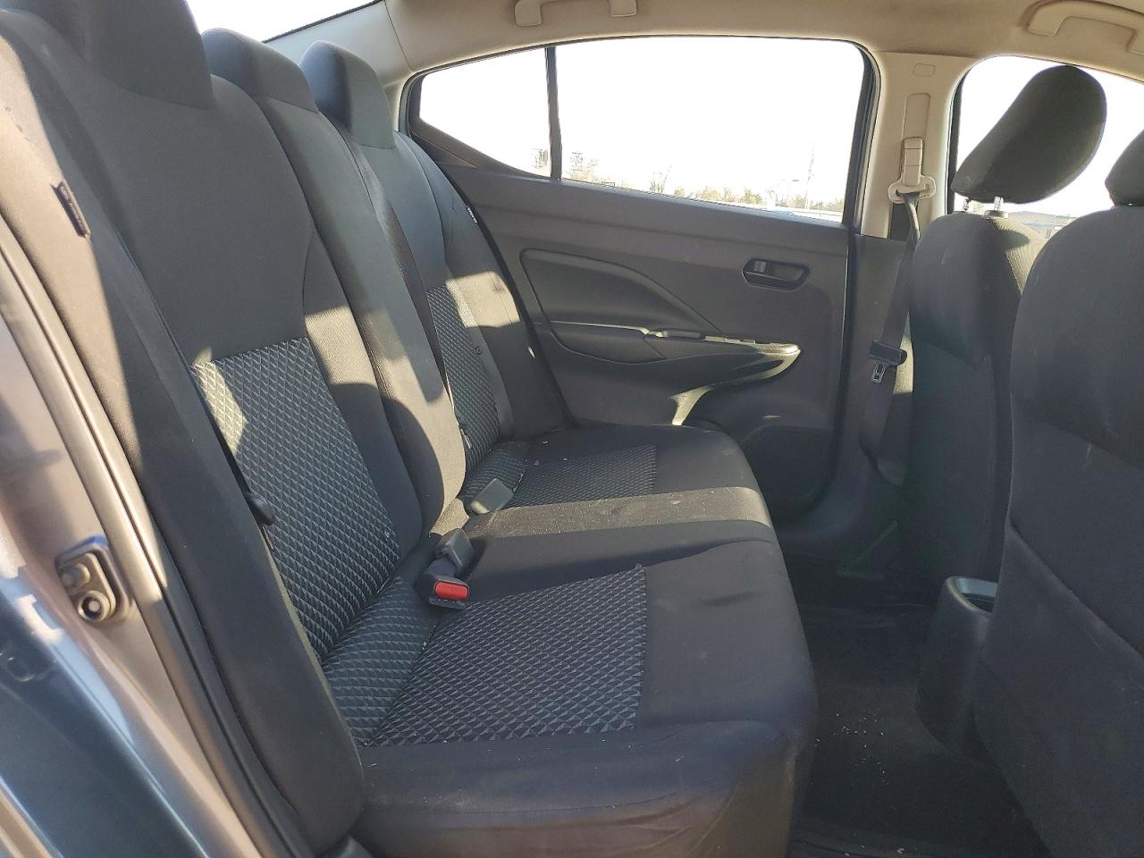 2020 NISSAN VERSA S photo 19