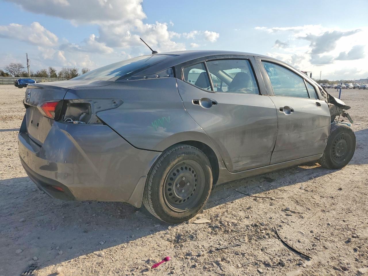 2020 NISSAN VERSA S photo 5