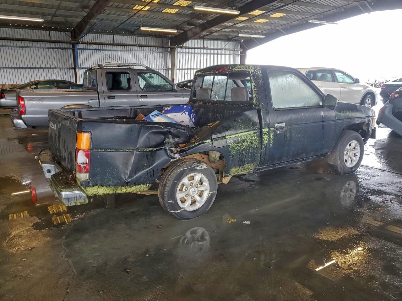 1996 NISSAN TRUCK BASE photo 3