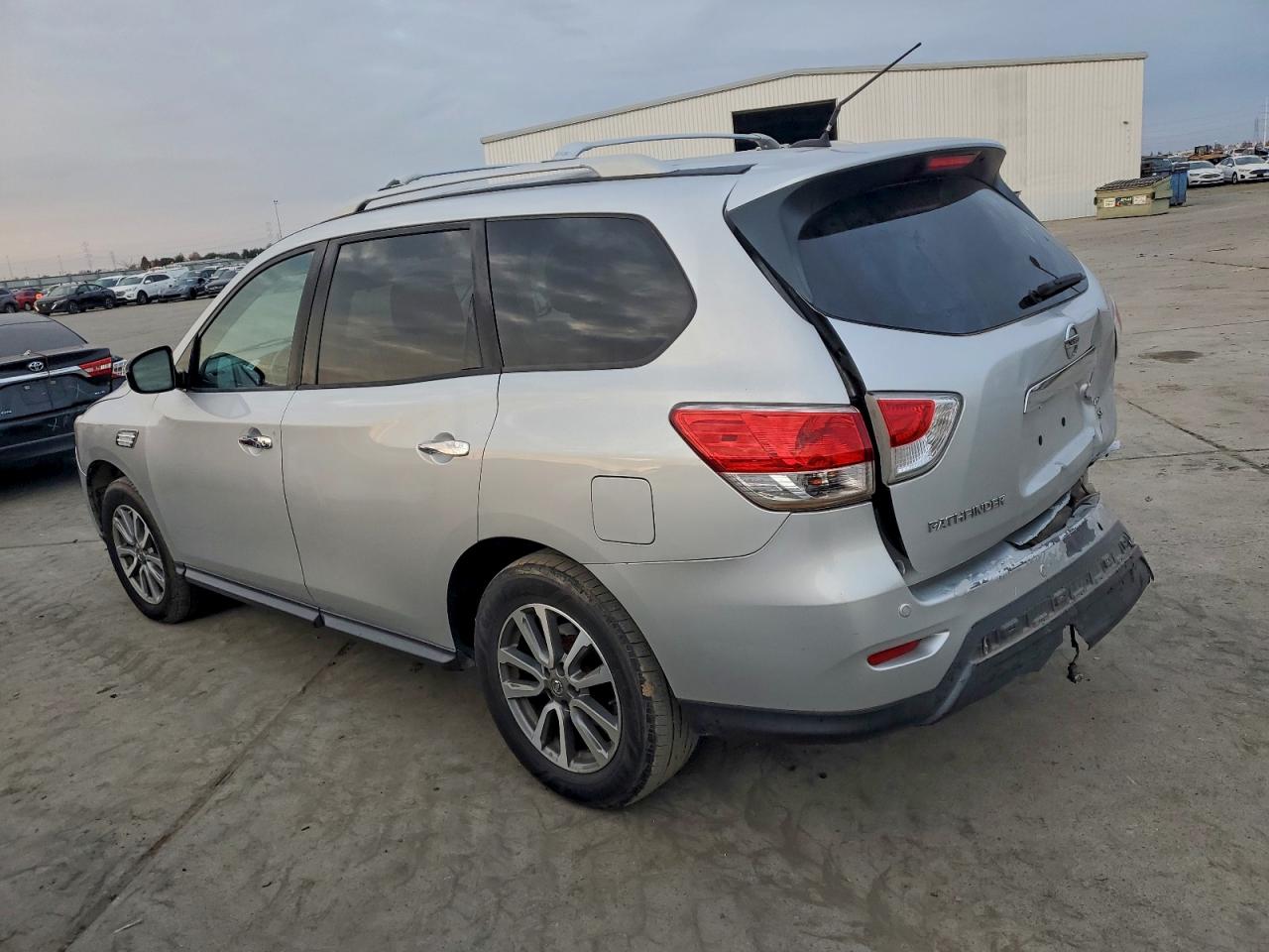 2013 NISSAN PATHFINDER S photo 2
