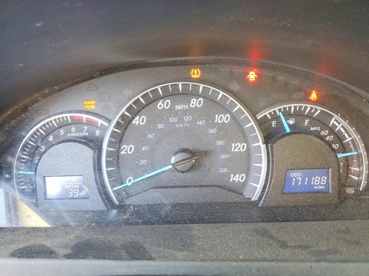 2014 TOYOTA CAMRY L photo 17