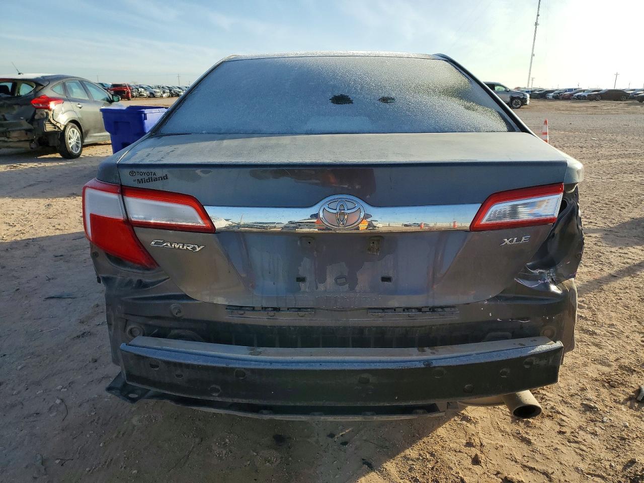 2014 TOYOTA CAMRY L photo 11