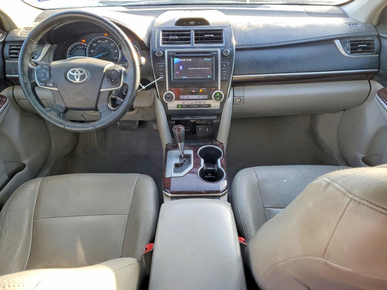 2014 TOYOTA CAMRY L photo 15