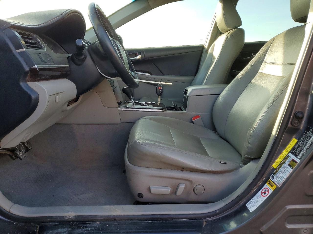 2014 TOYOTA CAMRY L photo 13