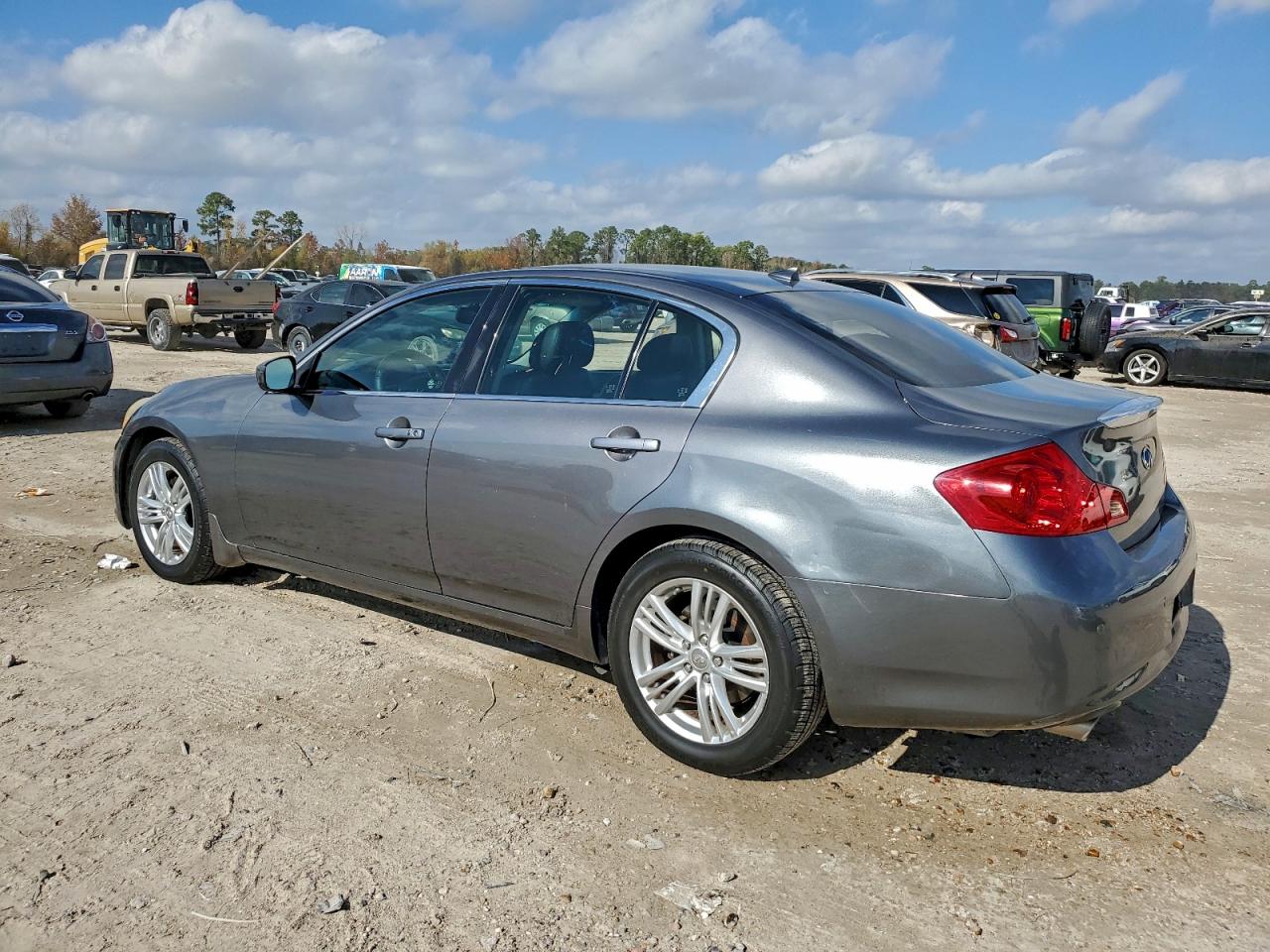 2013 INFINITI G37 photo 2