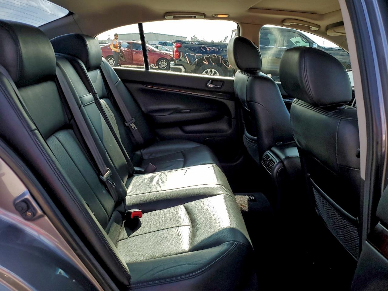 2013 INFINITI G37 photo 10