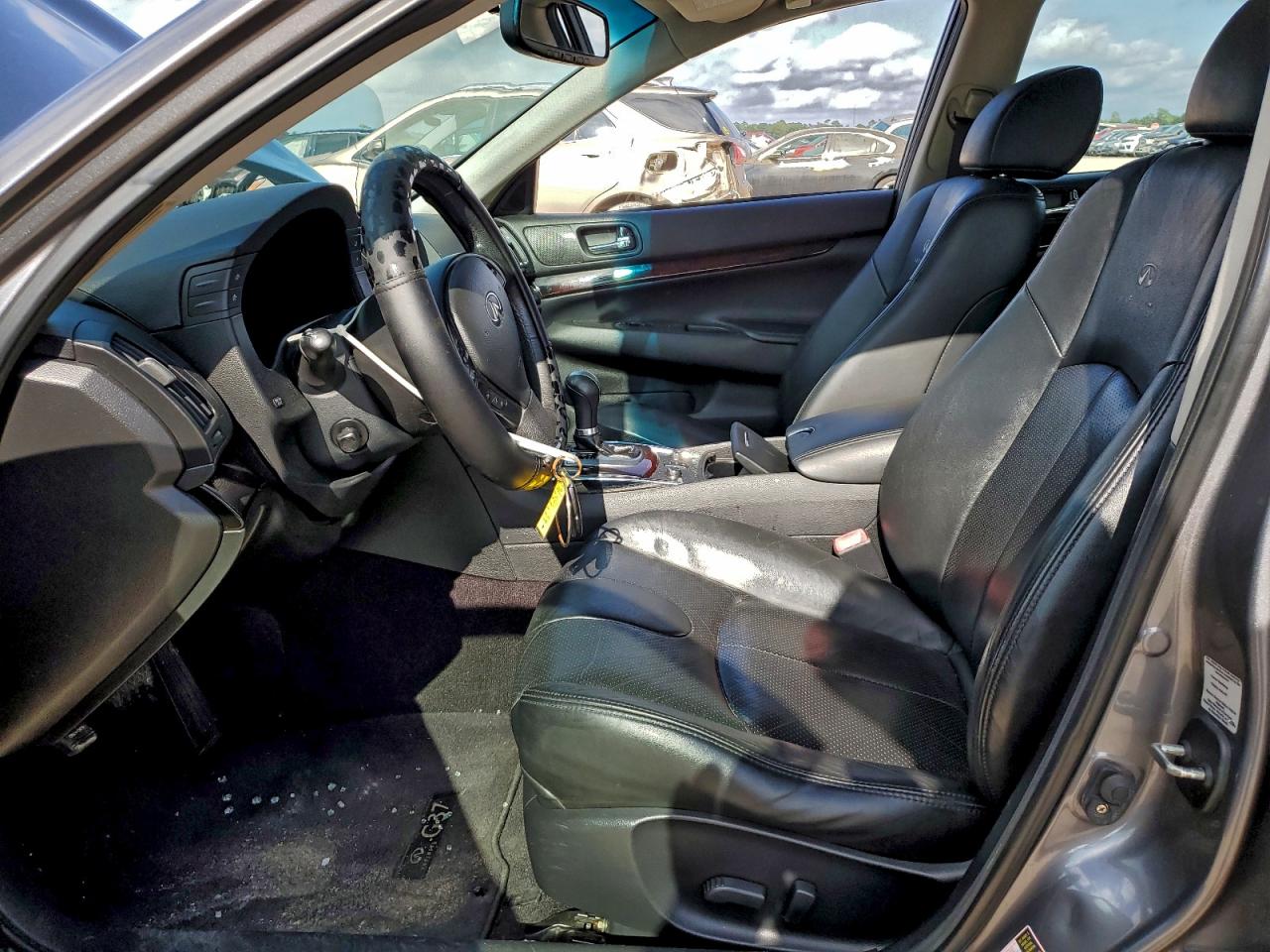 2013 INFINITI G37 photo 7