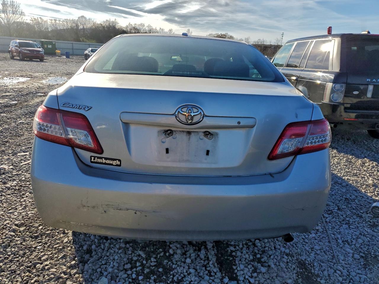 2011 TOYOTA CAMRY BASE photo 11