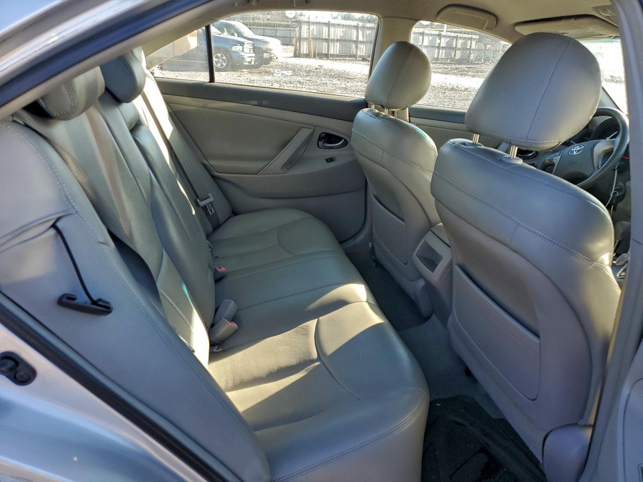 2011 TOYOTA CAMRY BASE photo 19