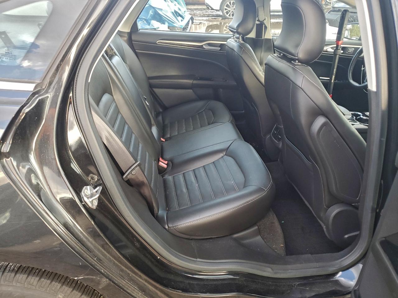 2015 FORD FUSION SE photo 19
