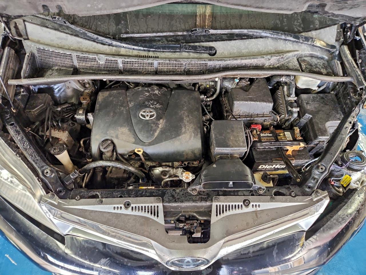2020 TOYOTA SIENNA XLE photo 23