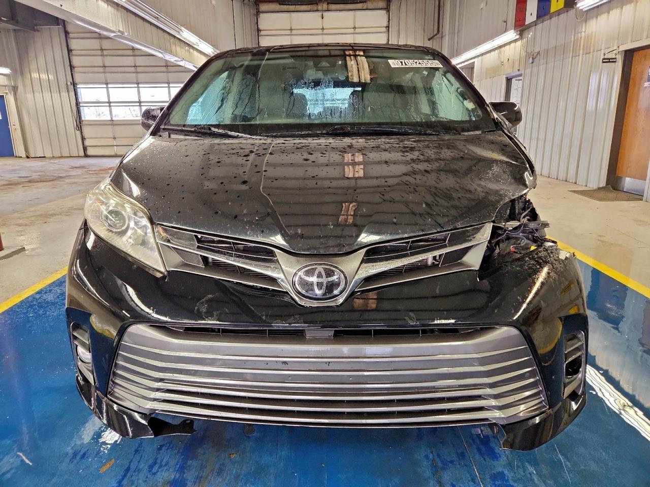 2020 TOYOTA SIENNA XLE photo 9