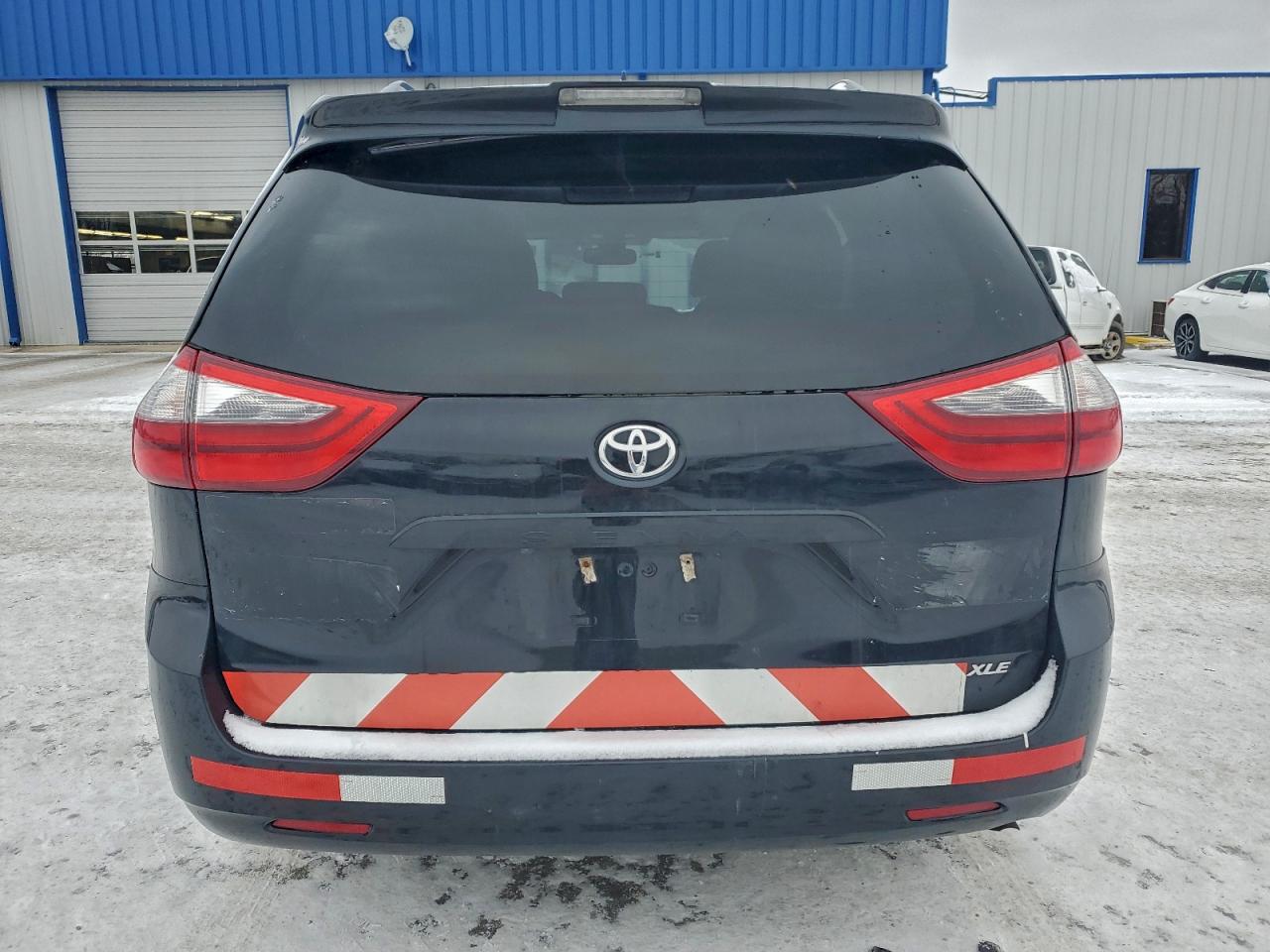 2020 TOYOTA SIENNA XLE photo 11