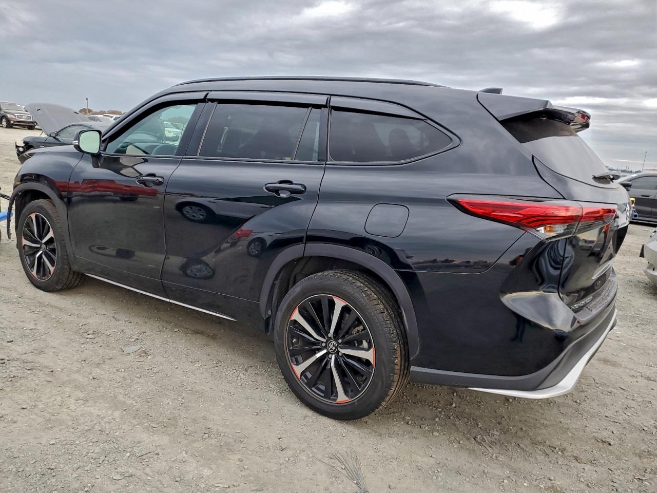 2021 TOYOTA HIGHLANDER XSE photo 3