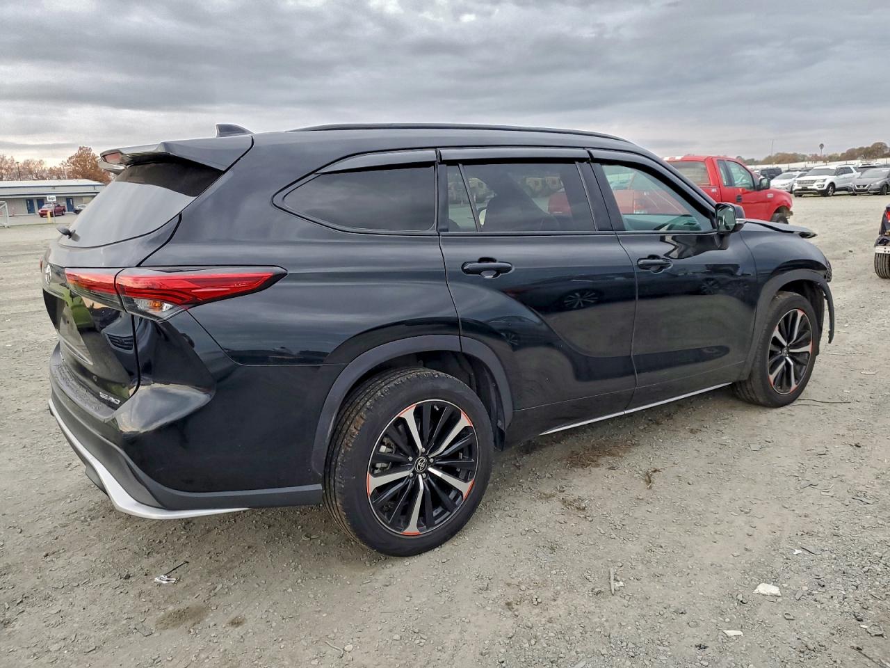 2021 TOYOTA HIGHLANDER XSE photo 5