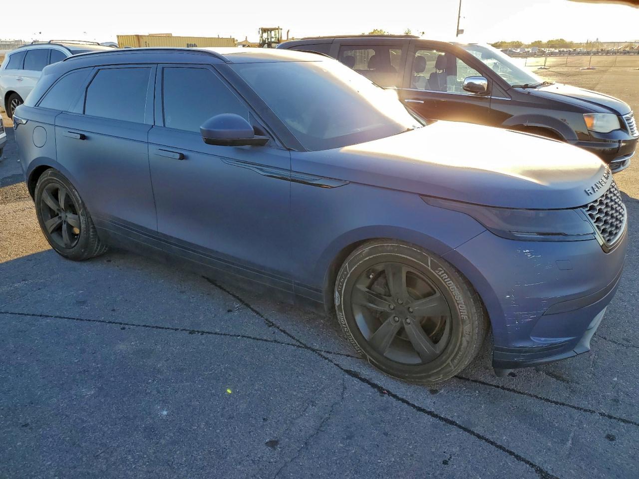 2018 LAND ROVER RANGE ROVER VELAR S photo 4