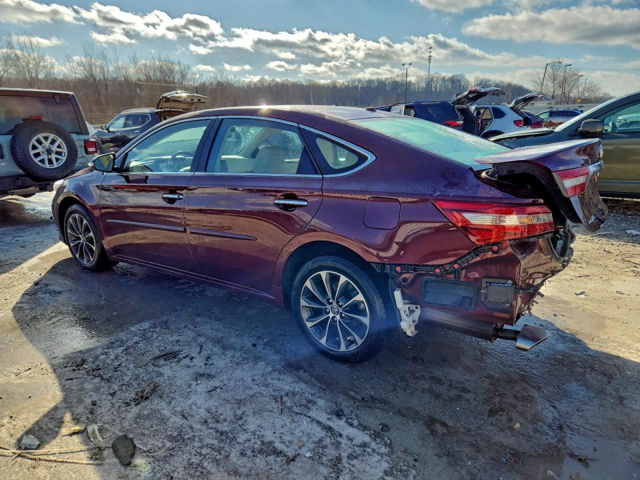 2016 TOYOTA AVALON XLE photo 3